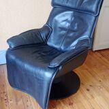 Armchair by designer Hjellegjerde. Contura Zero Gravity model for Modi.