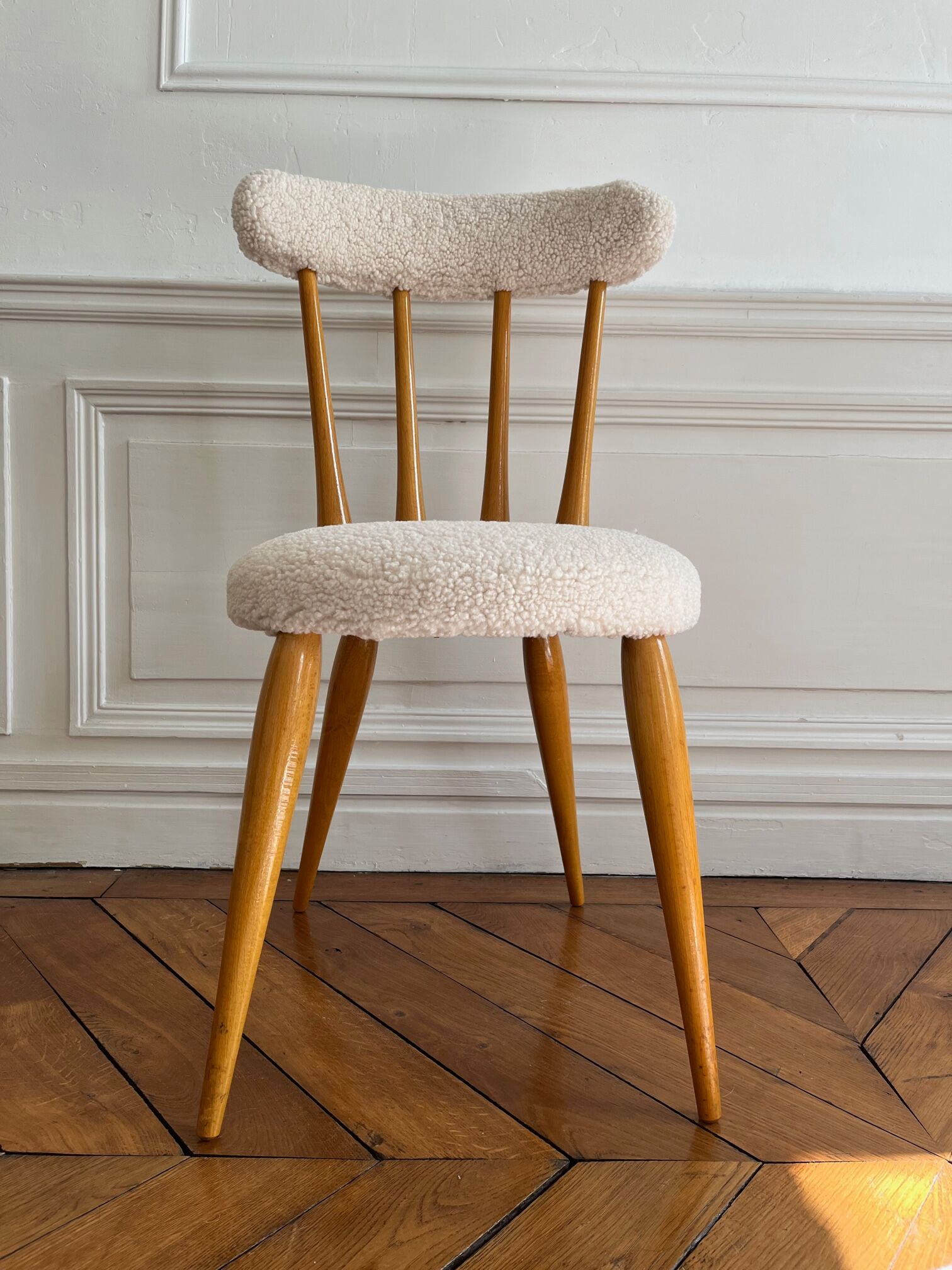 Chaise vintage en peau de mouton