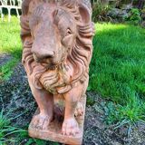 Paire de lion de jardin en terre cuite ancien