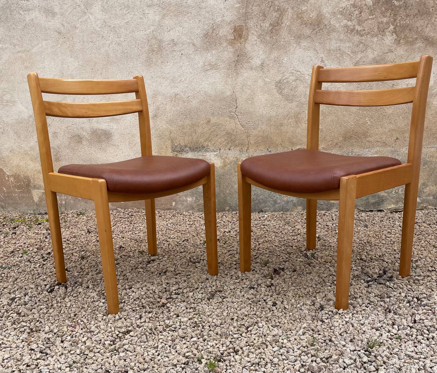 Paire de chaises vintage bois et Skaï