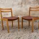 Paire de chaises vintage bois et Skaï