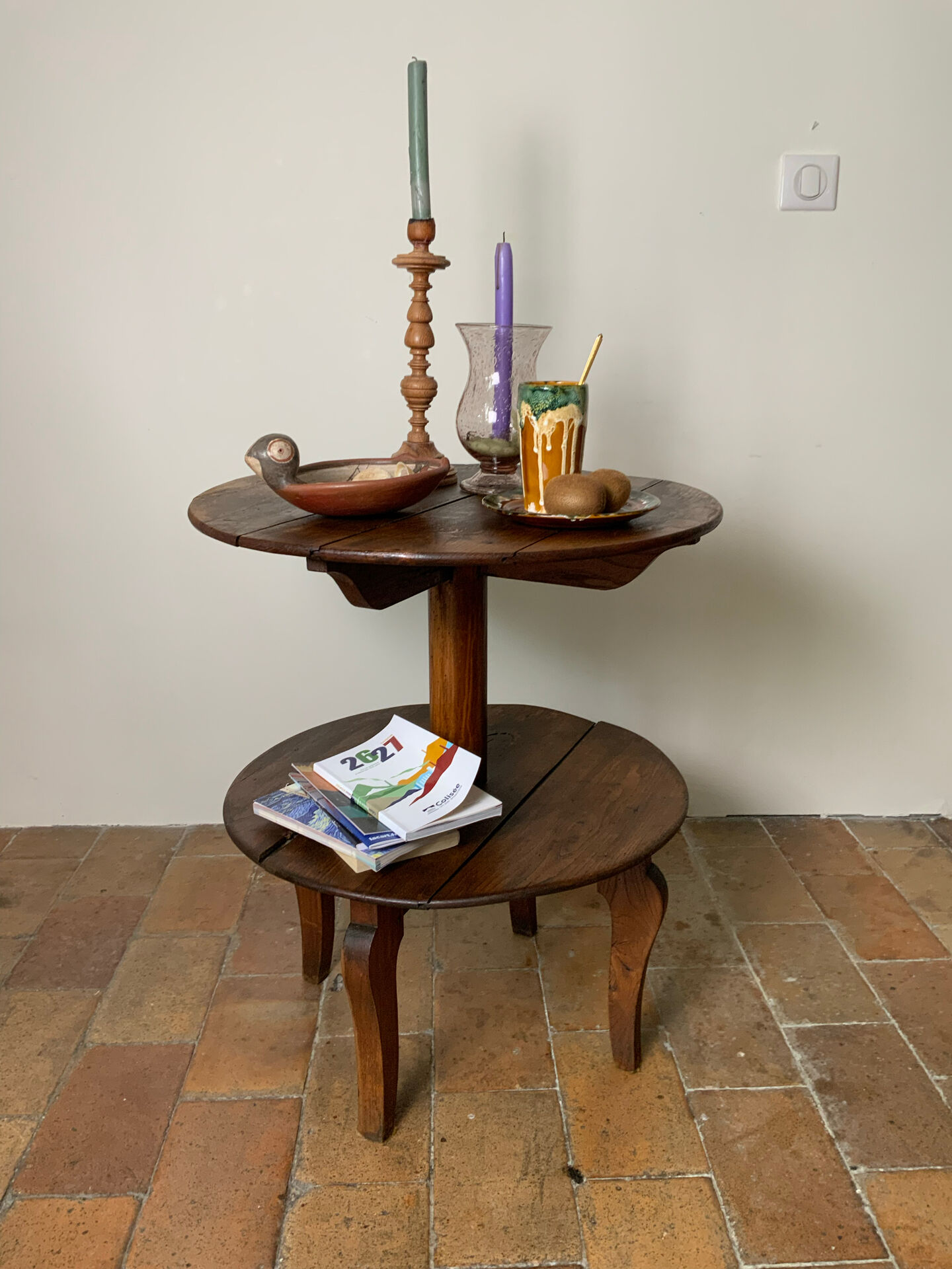 Side table or pedestal table