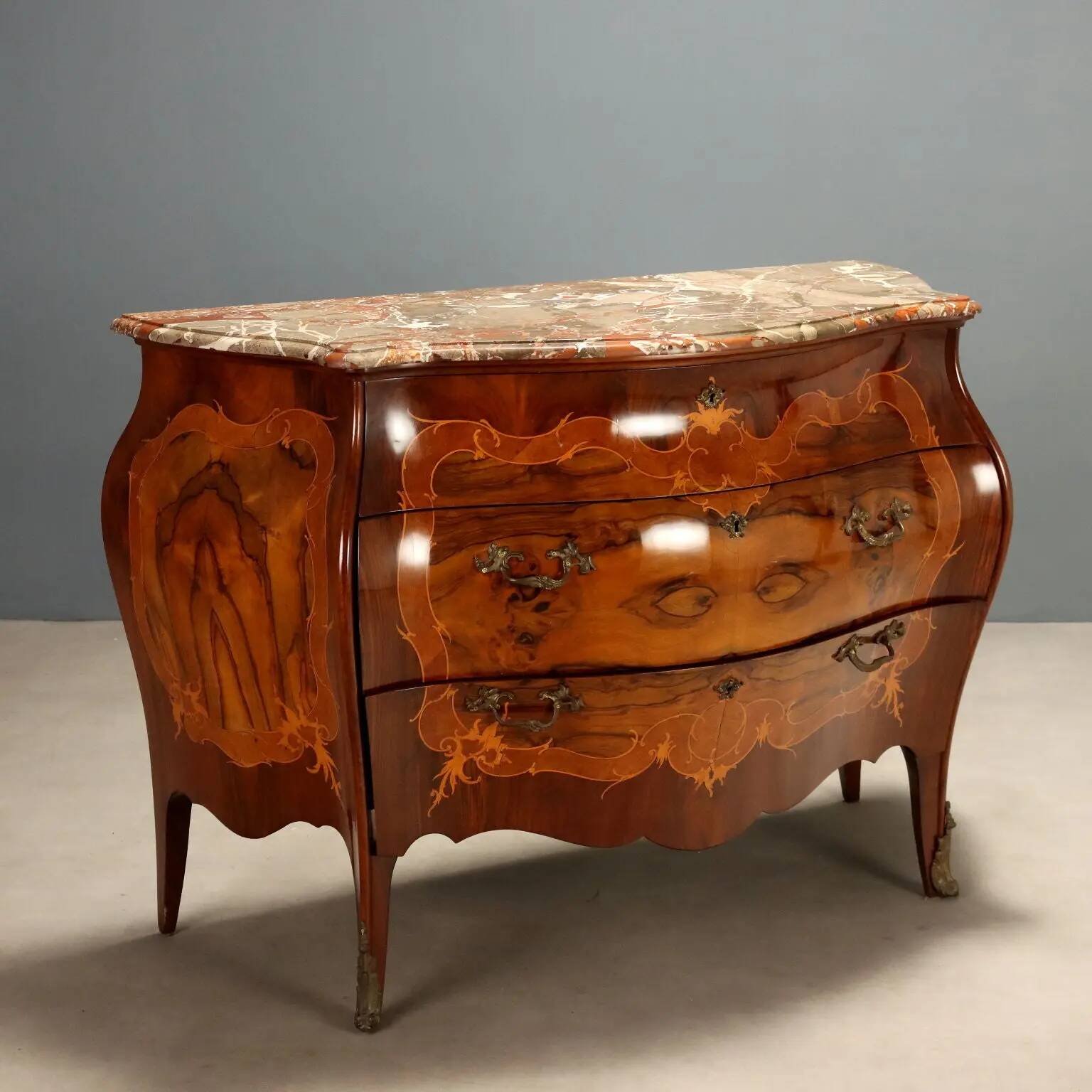 Commode ancienne baroque en noyer et marbre, Italie, XXe siècle