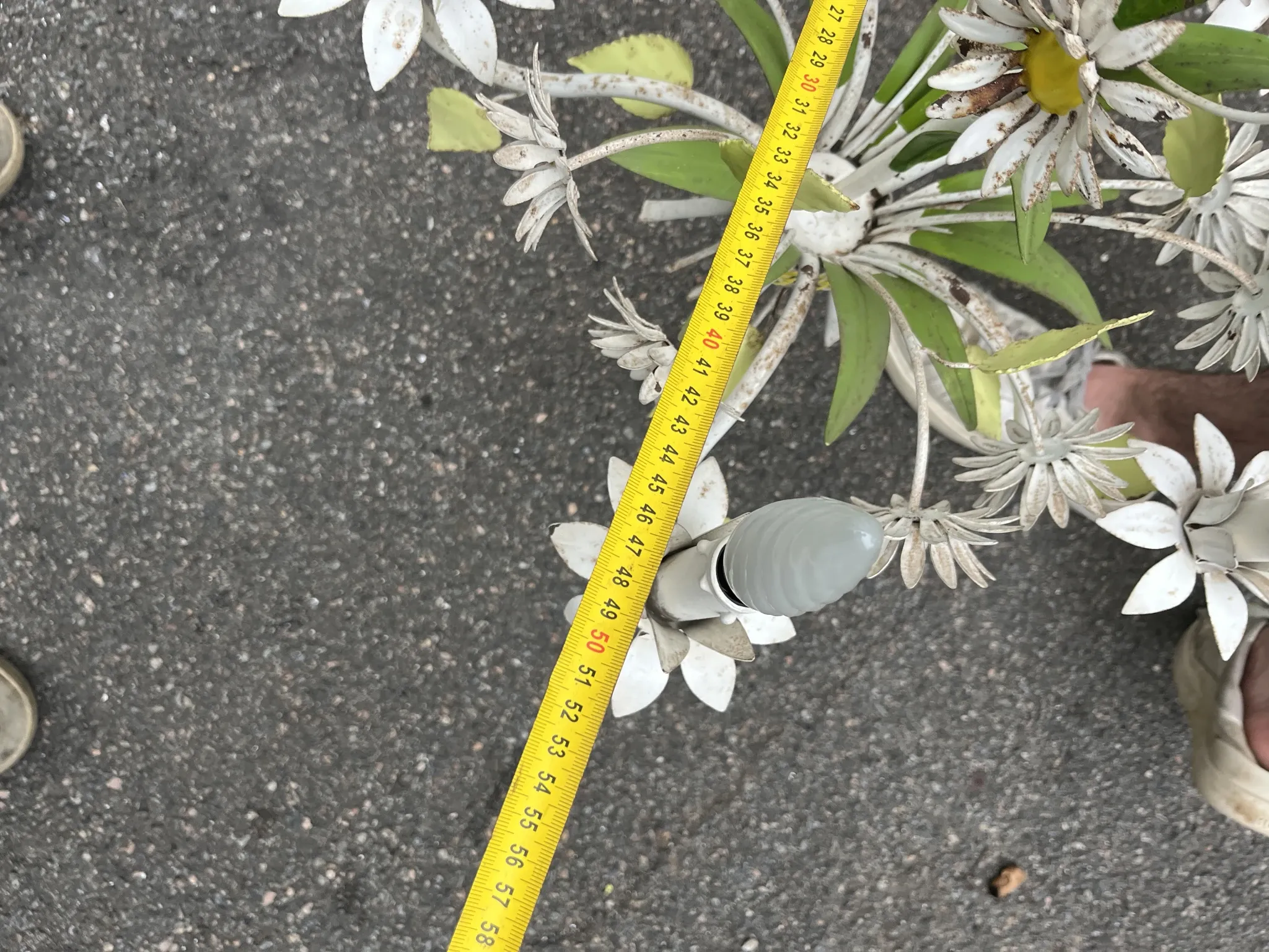 Large antique painted tin chandelier - Floral decoration with daisies and foliage.