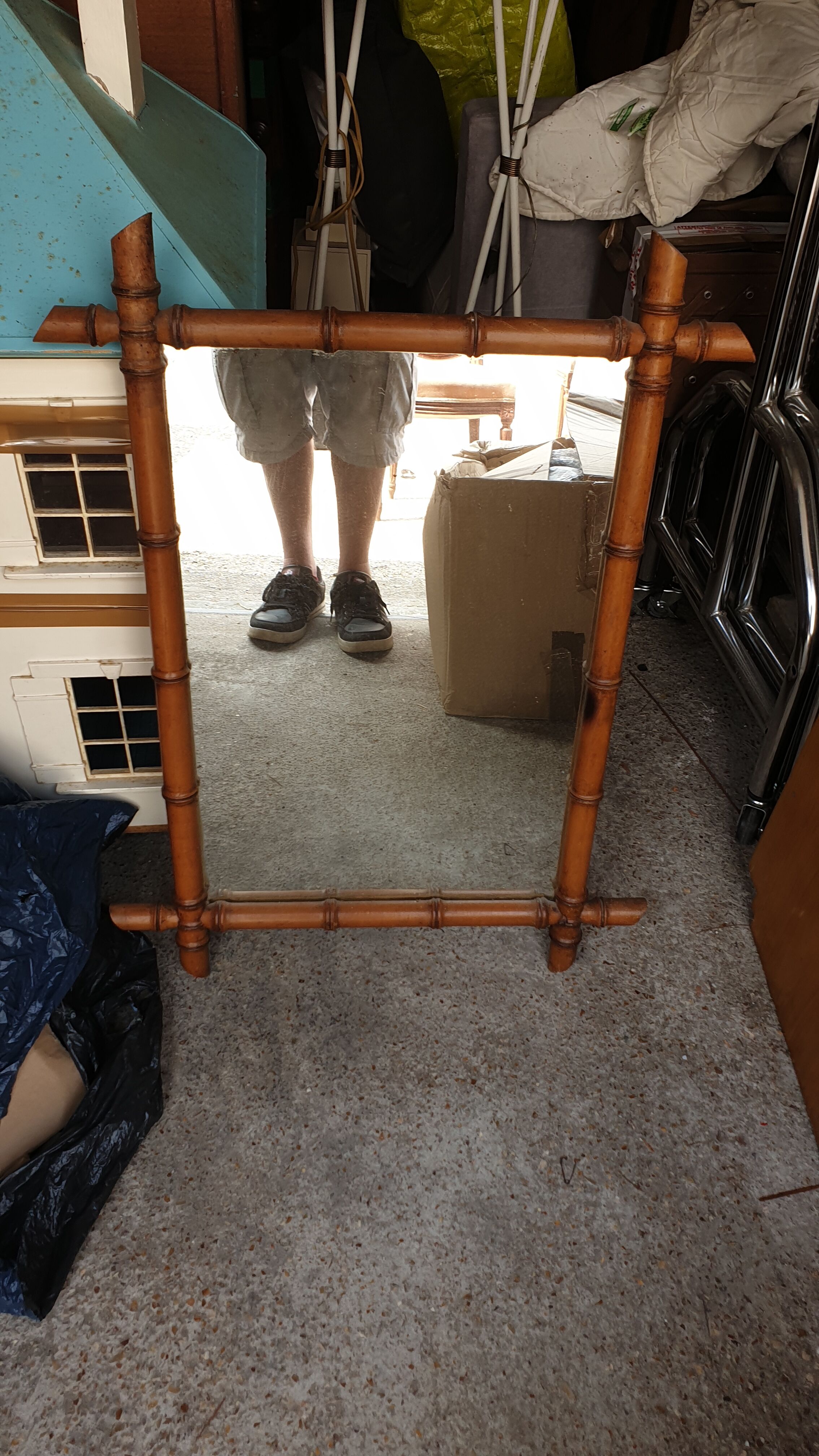 Bamboo barber mirror