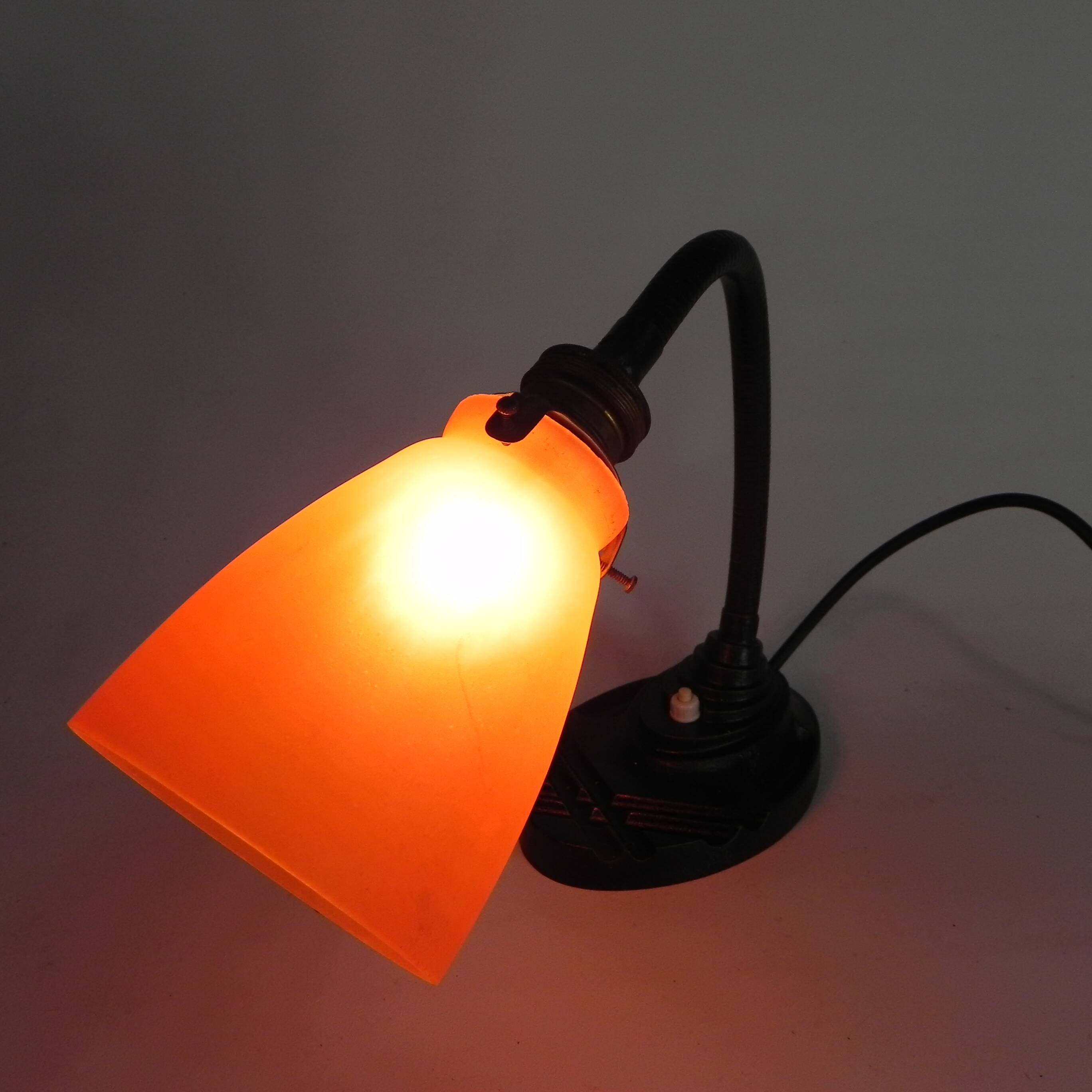 Lampe de bureau ERPE avec abat-jour en verre orange, années 1930