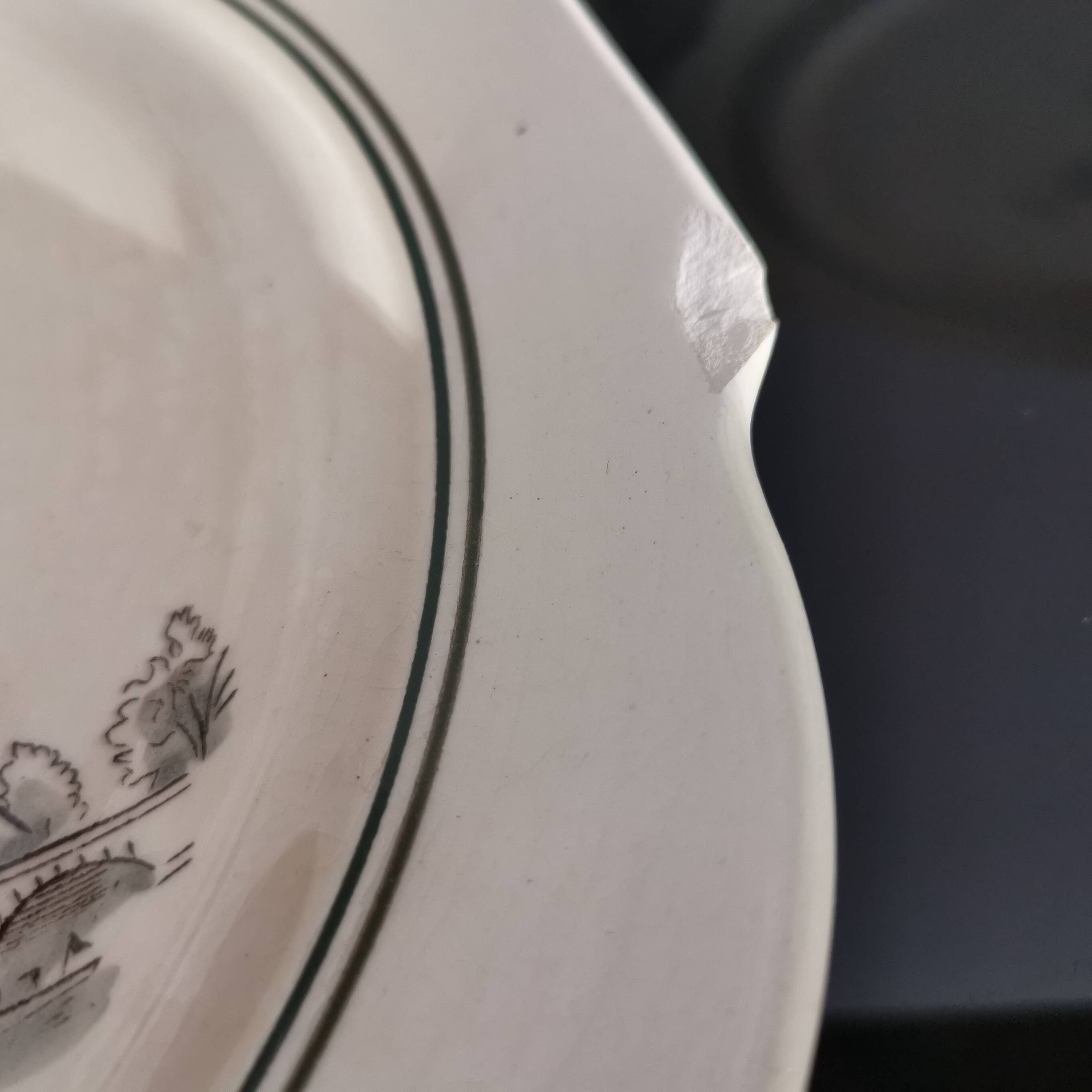 Série de 12 assiettes à dessert et son plateau à gâteaux Gien Paris Monuments