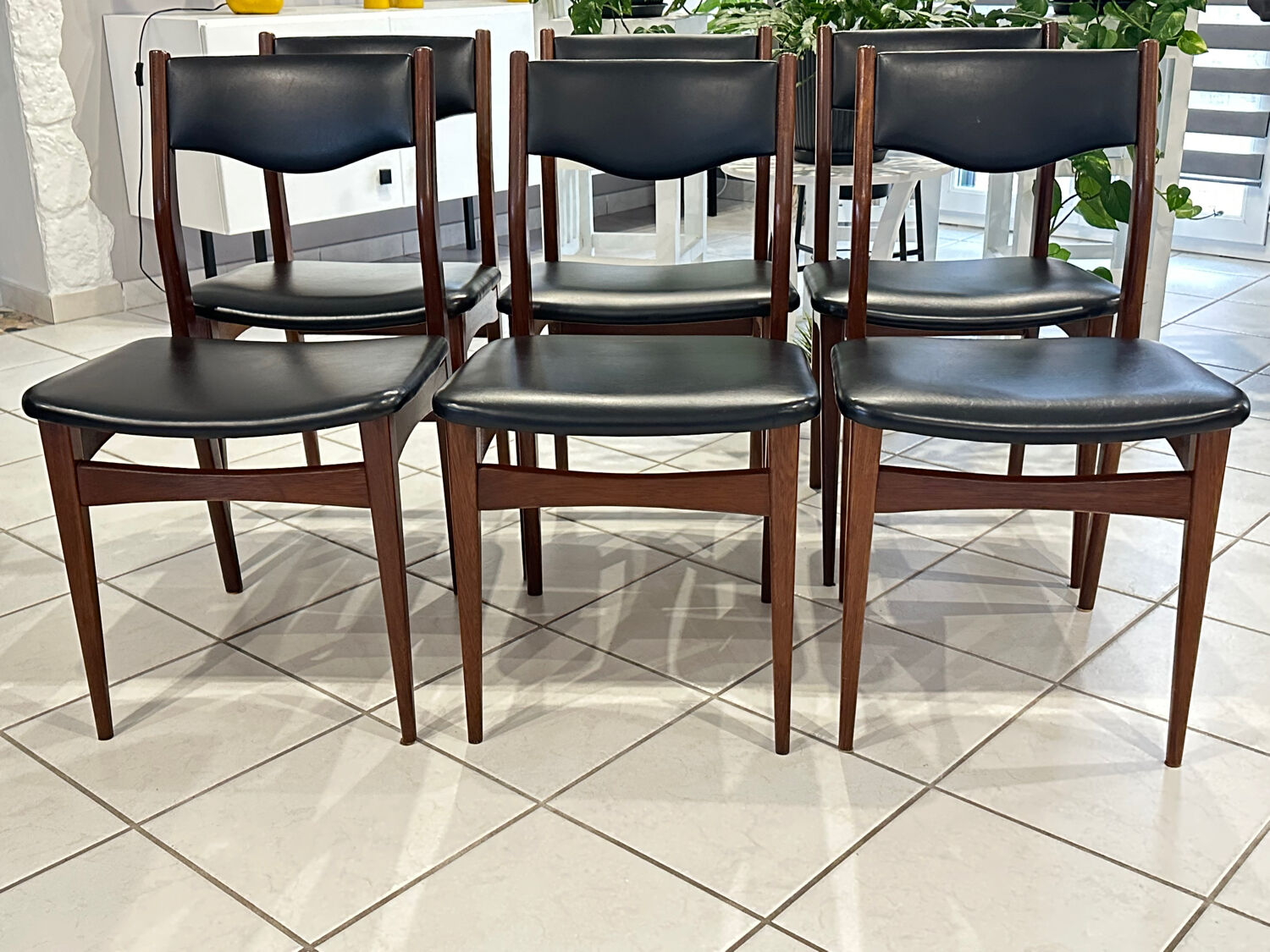 Set of 6 Scandinavian teak chairs, 1970s design.