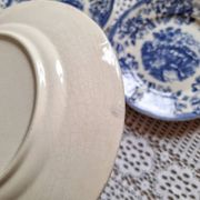 7 assiettes plates, terre de fer, Italie
