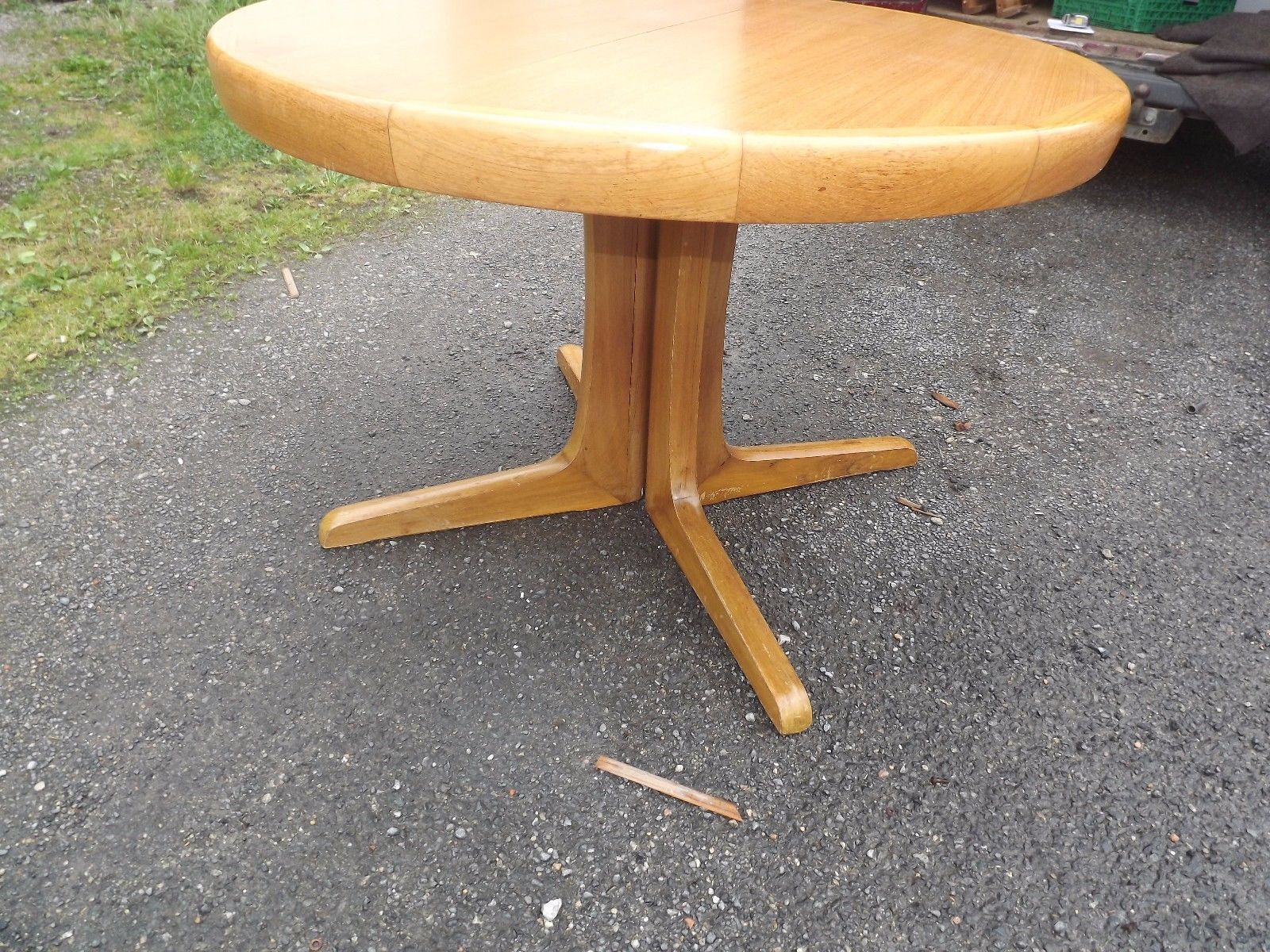 Table plus 4 chaises