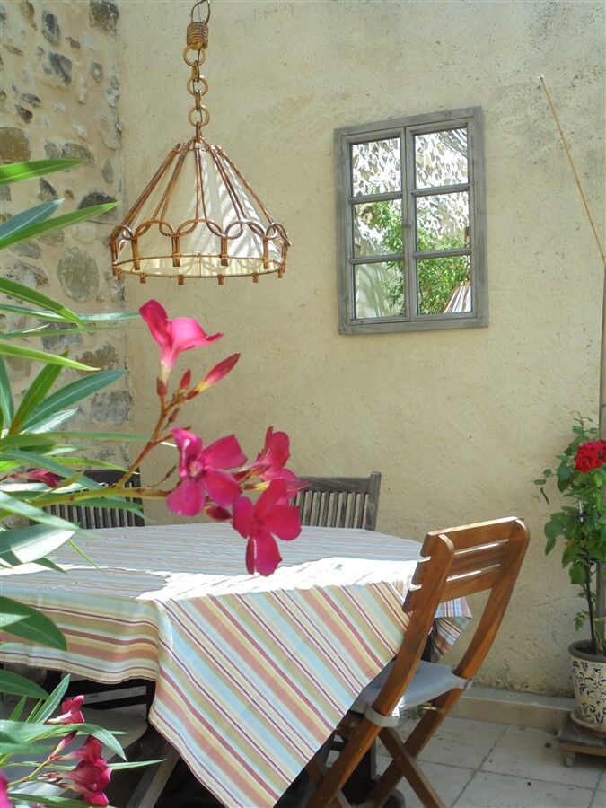 Hanging lamp in rattan and fabric