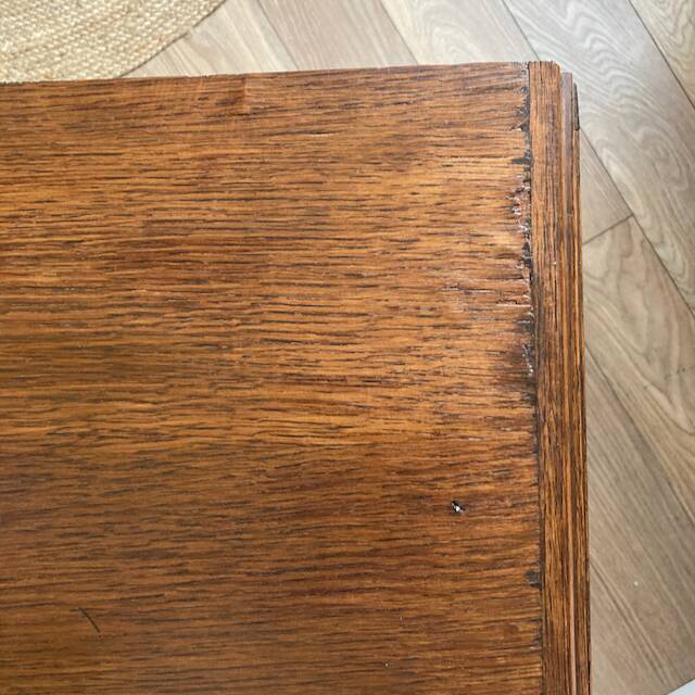 Commode pieds compas