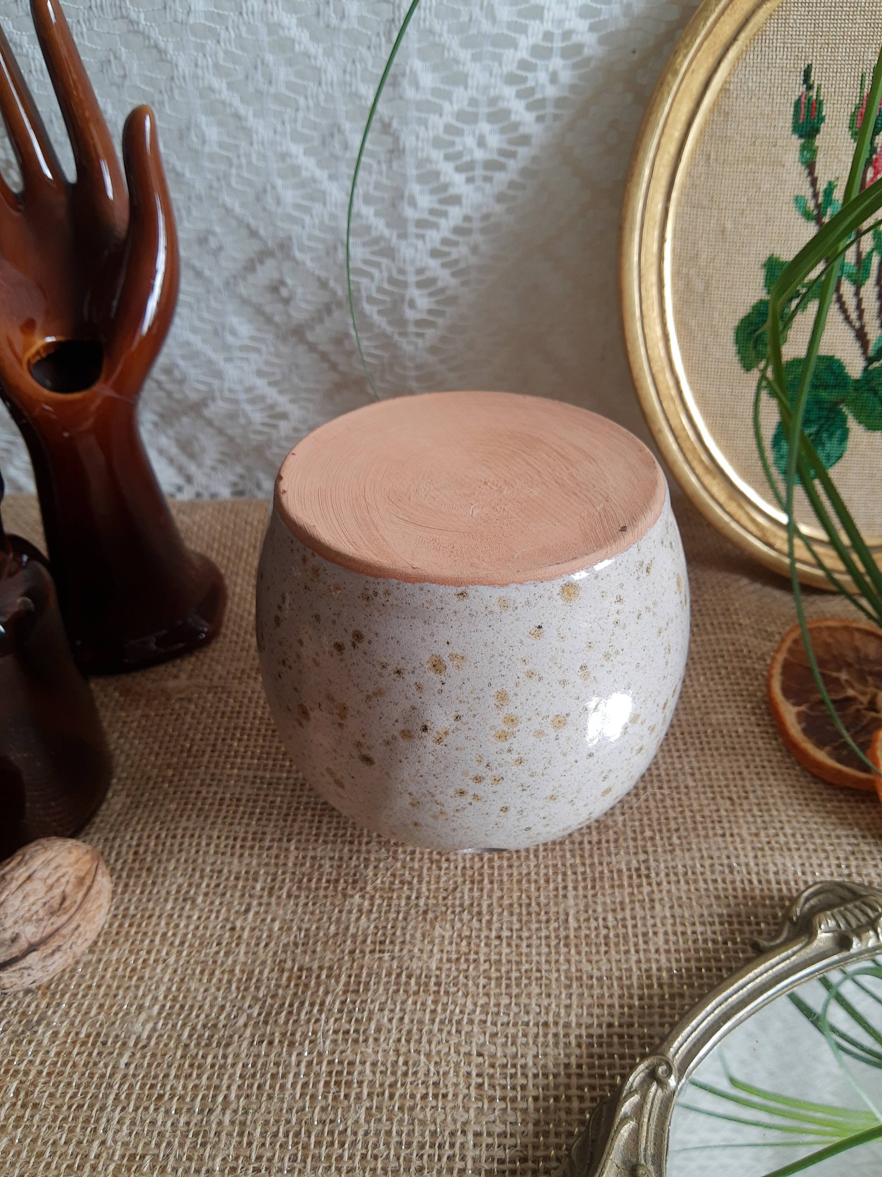 Vase pique flowers in terracotta - vintage