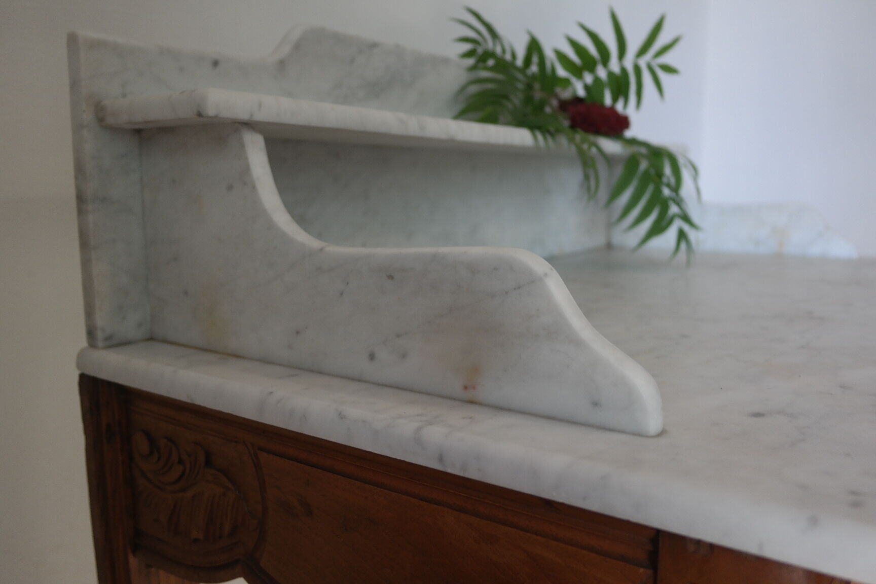 Louis XV-style toilet table in walnut and marble