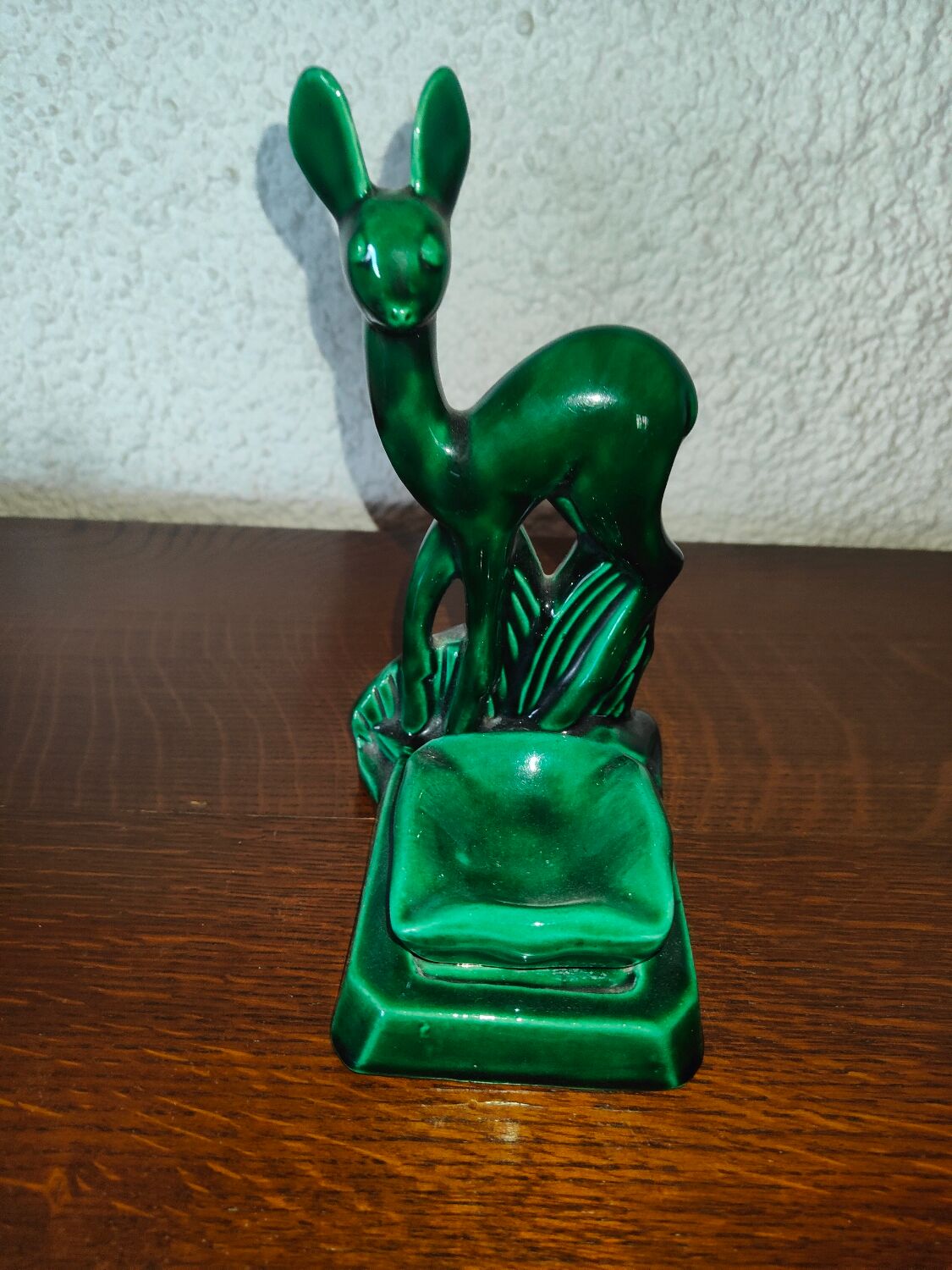 Saint Clement earthenware ashtray representing 1 doe signed Green