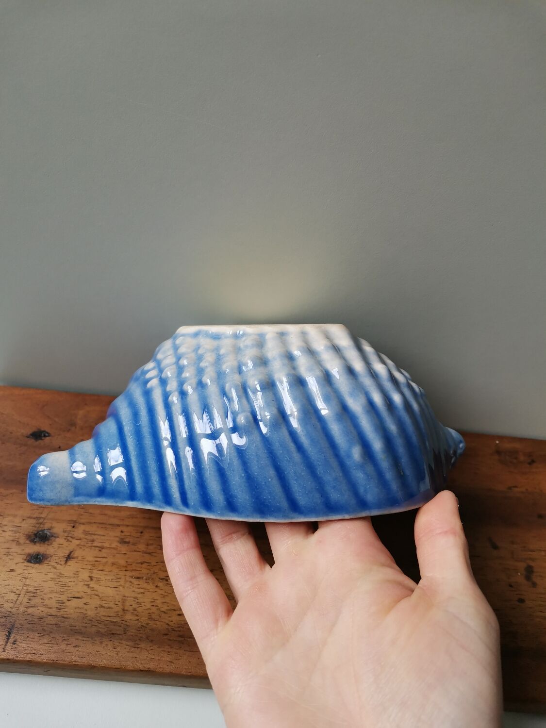 Salad bowl blue shell signed Charles Amand