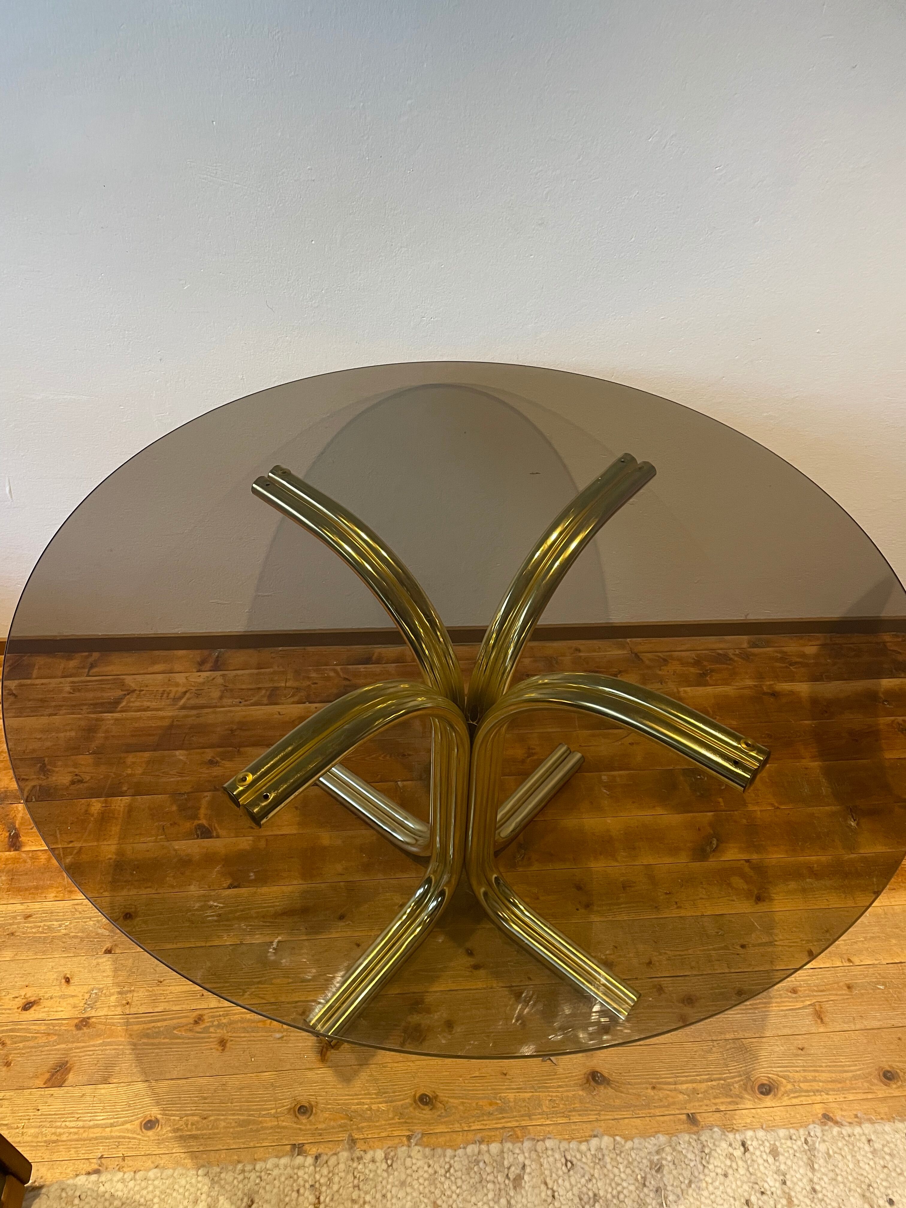 Table seventies pieds dorés