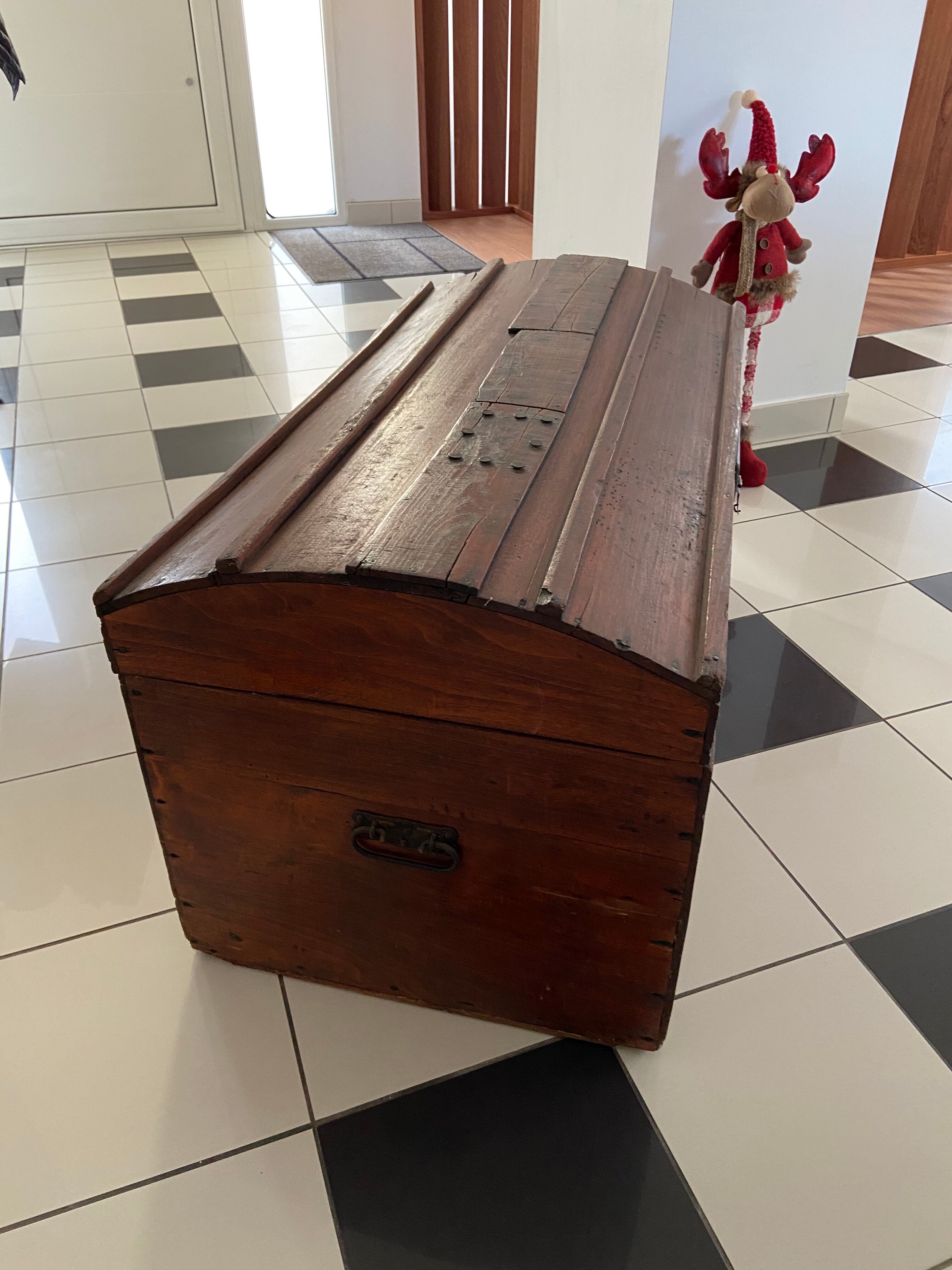 Wooden trunk chest