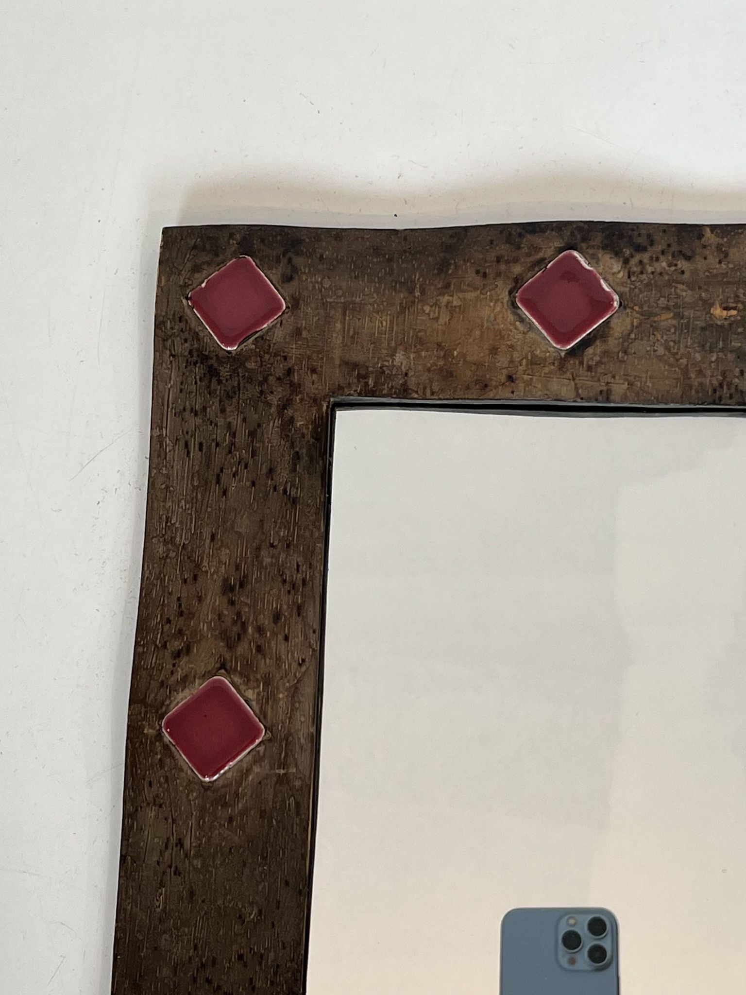 Miroir à Cadre en Céramique Émaillée Bronze à Cabochons Rouges. Travail Fra