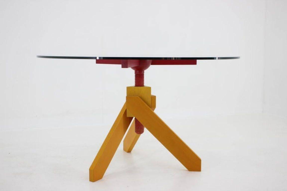 Italian Postmodern Adjustable "Screw" Dining Table and Four Stools in the Style