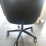 Pollock Knoll executive chair