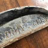 Letter Q - Enamelcast cast iron sign / Godin