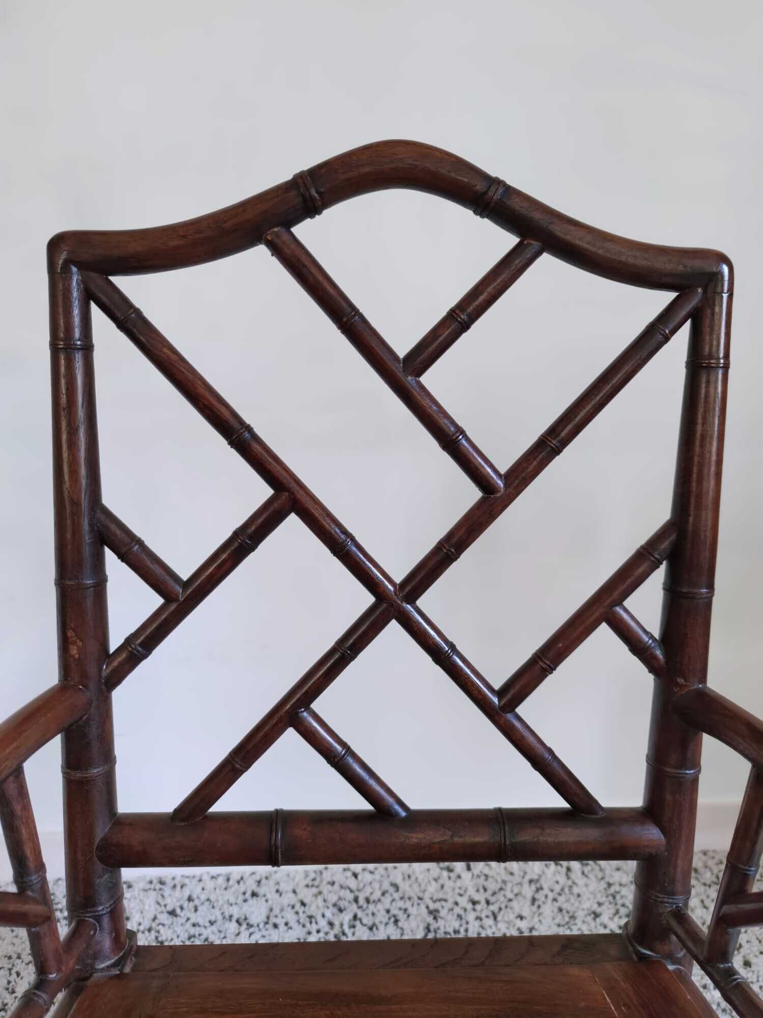 Fauteuil asiatique canné en bois à l'imitation du bambou
