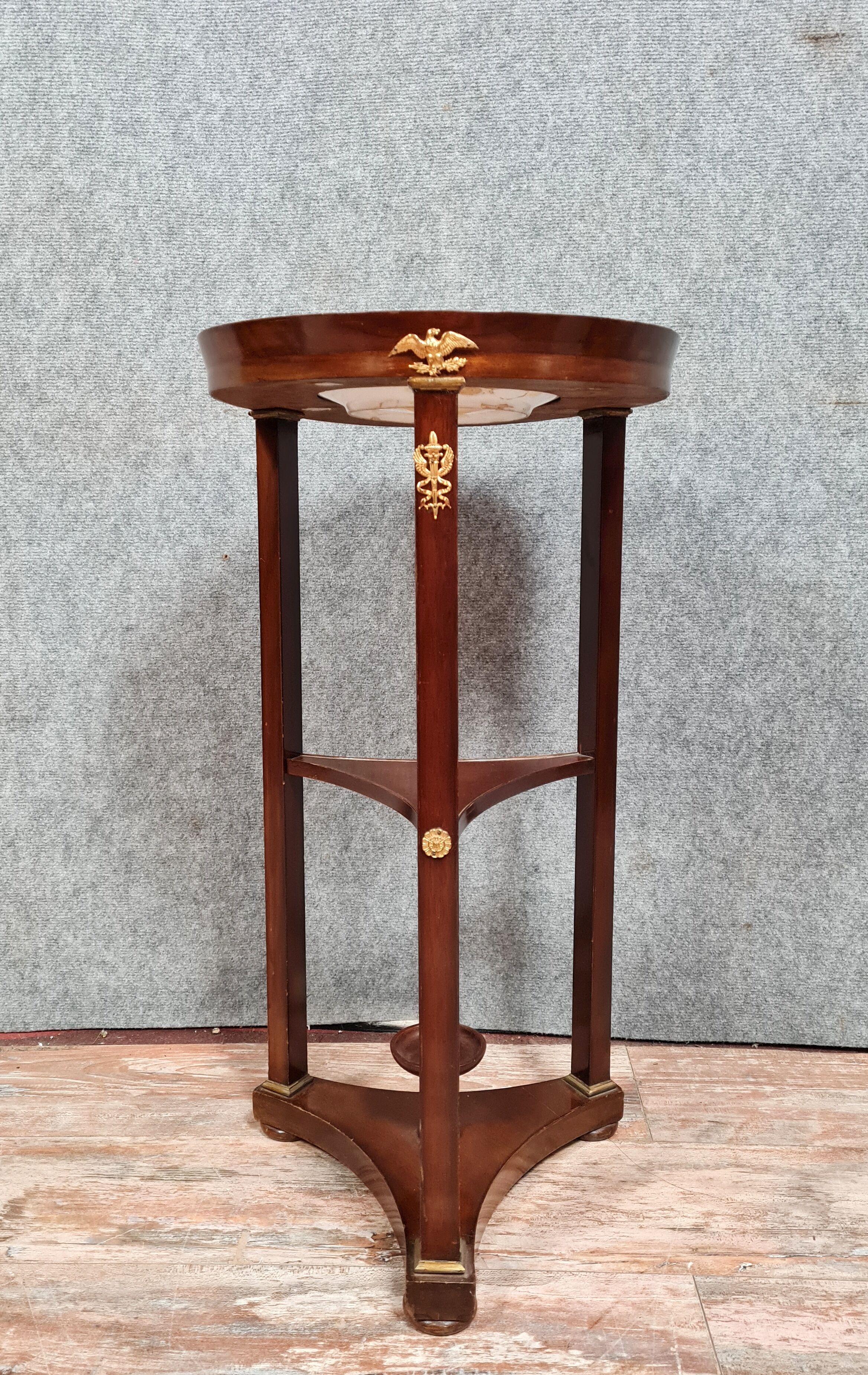Pedestal table in Athenian Empire period in mahogany around 1810