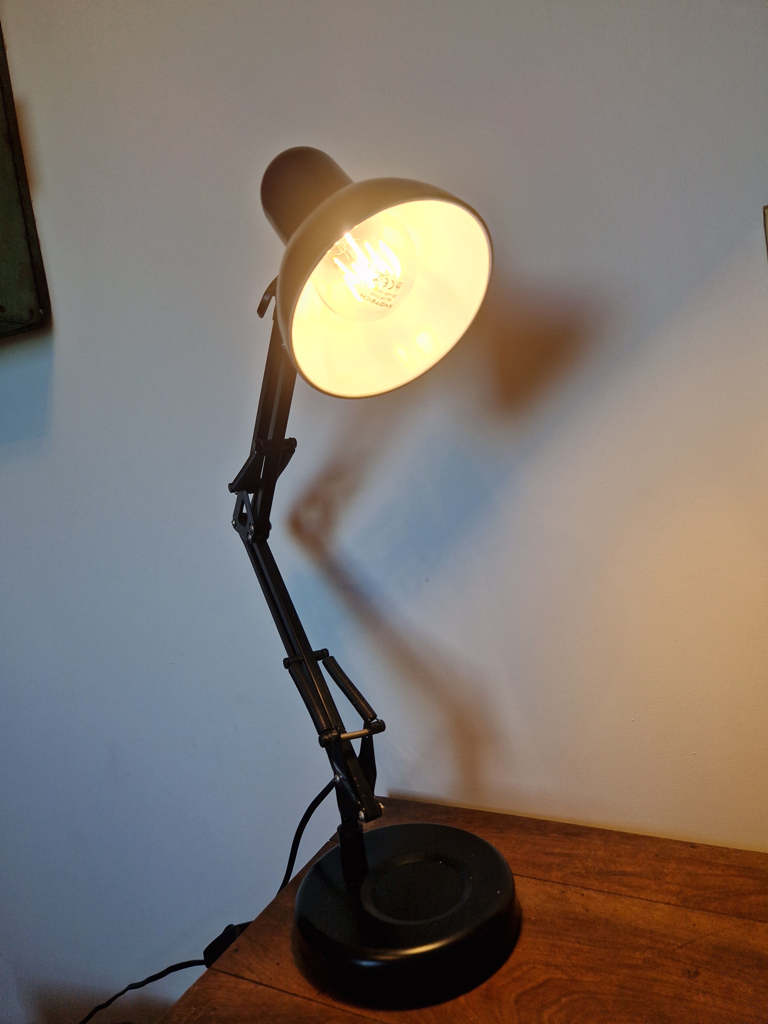 Black vintage articulated desk lamp