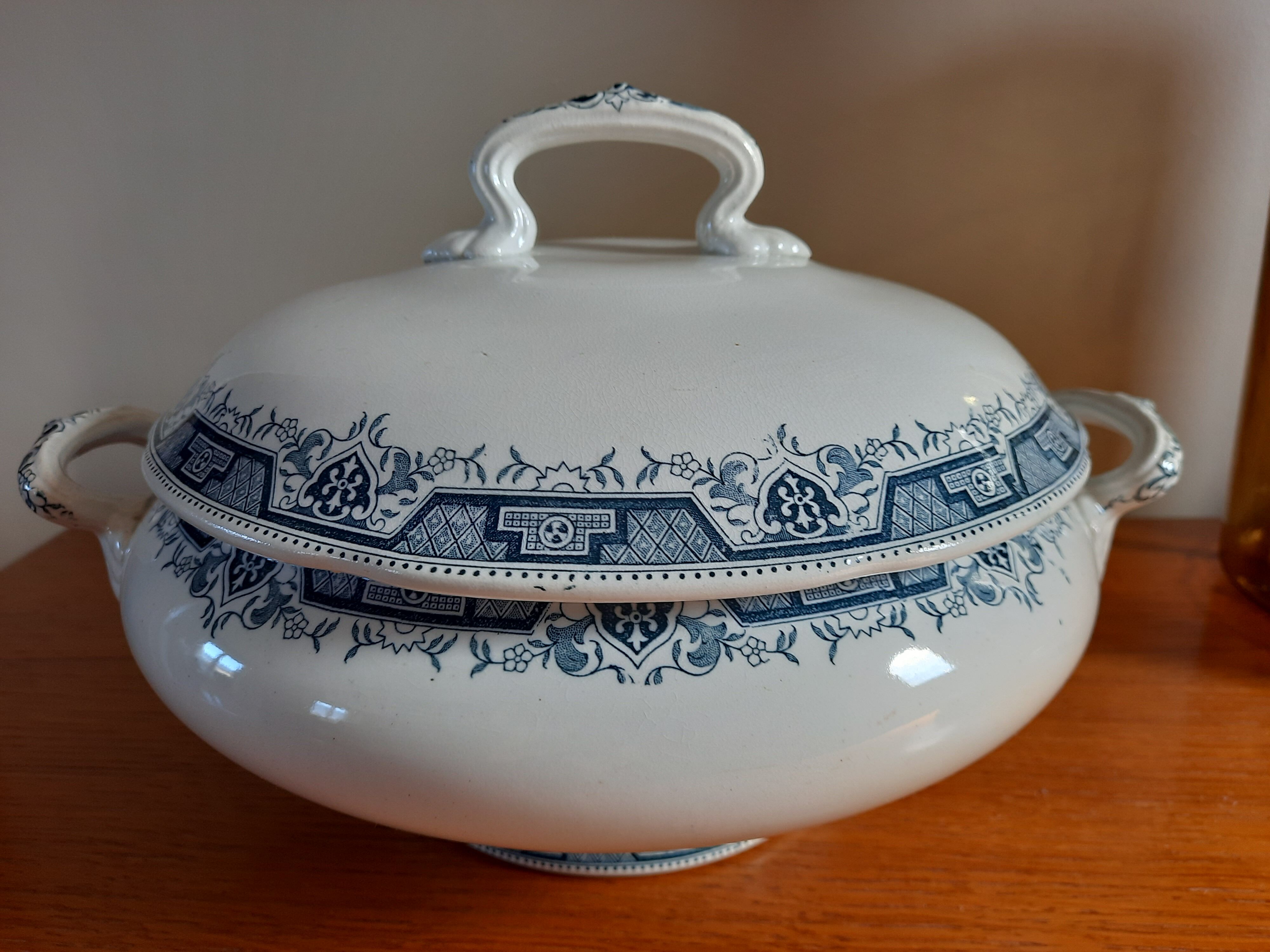 Iron earth soup tureen