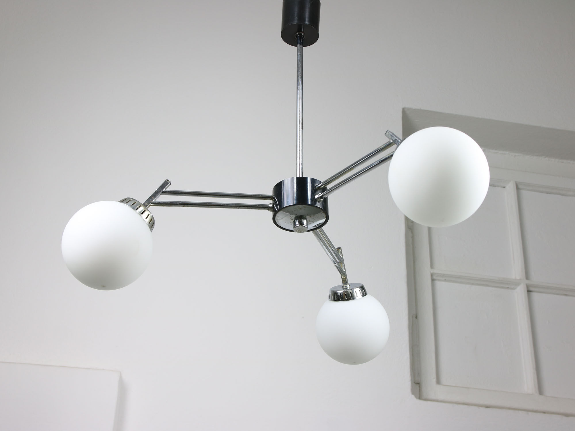 Lustre italien à 3 bras chromé et opaline