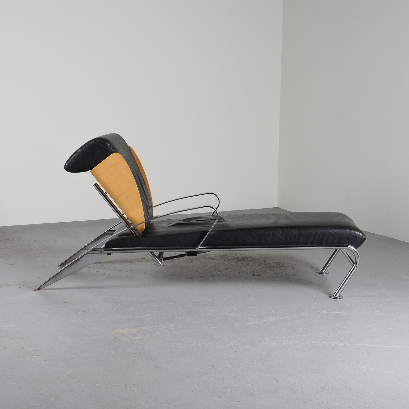 Futuro chaise longue by Massimo Iosa-Ghini, Moroso 1986