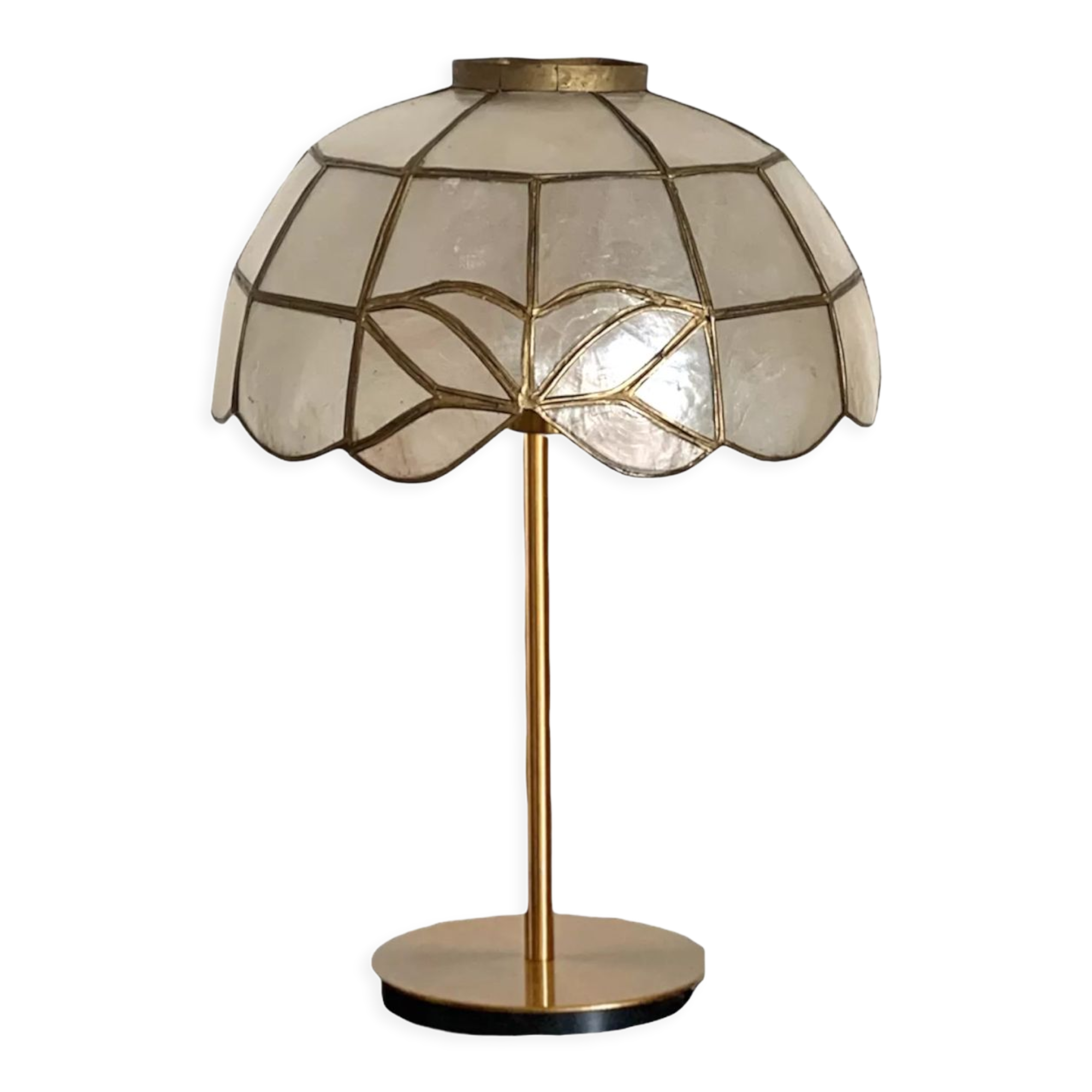 Table lamp with a vintage mother-of-pearl lampshade set