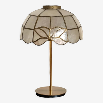 Lampe à poser avec un abat-jour vintage en nacres serties