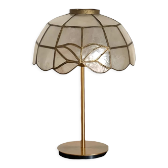 Table lamp with a vintage mother-of-pearl lampshade set