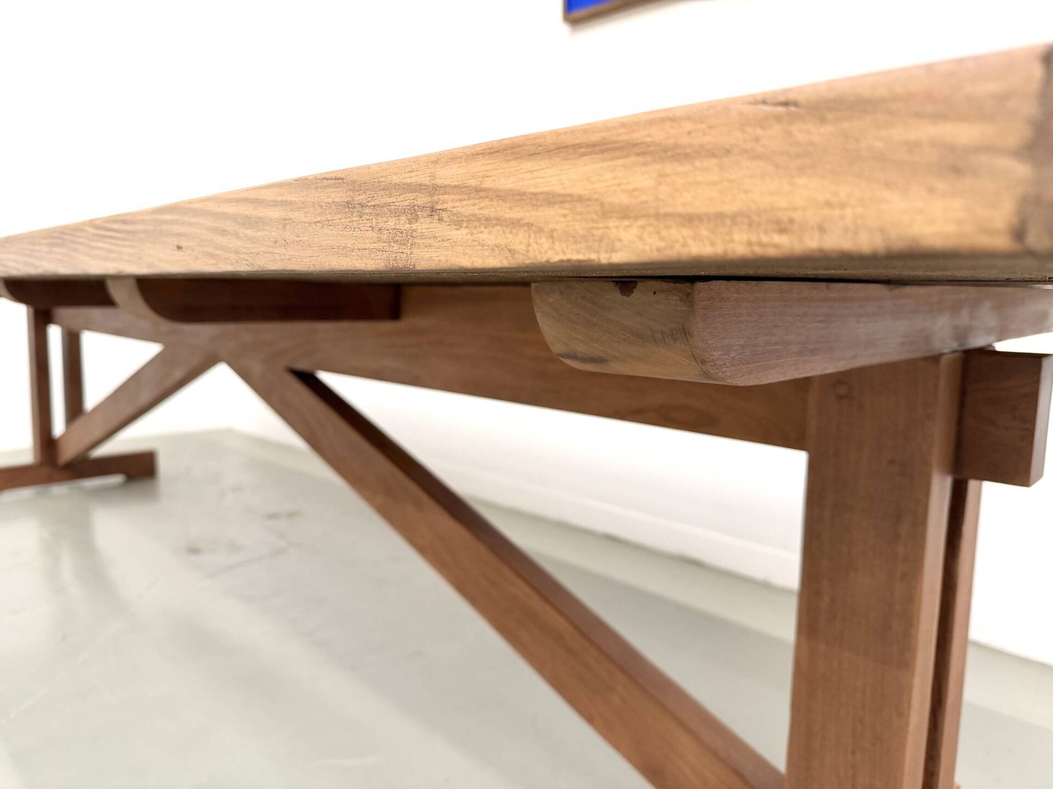 Refectory table in solid pine and beech, with X-shaped legs.