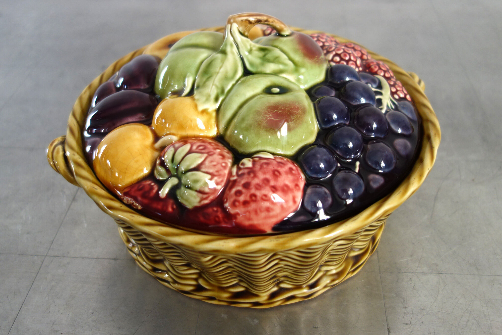 Old basket with lid fruits slurry Sarreguemines 40s