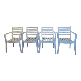 Set of 4 wooden chairs