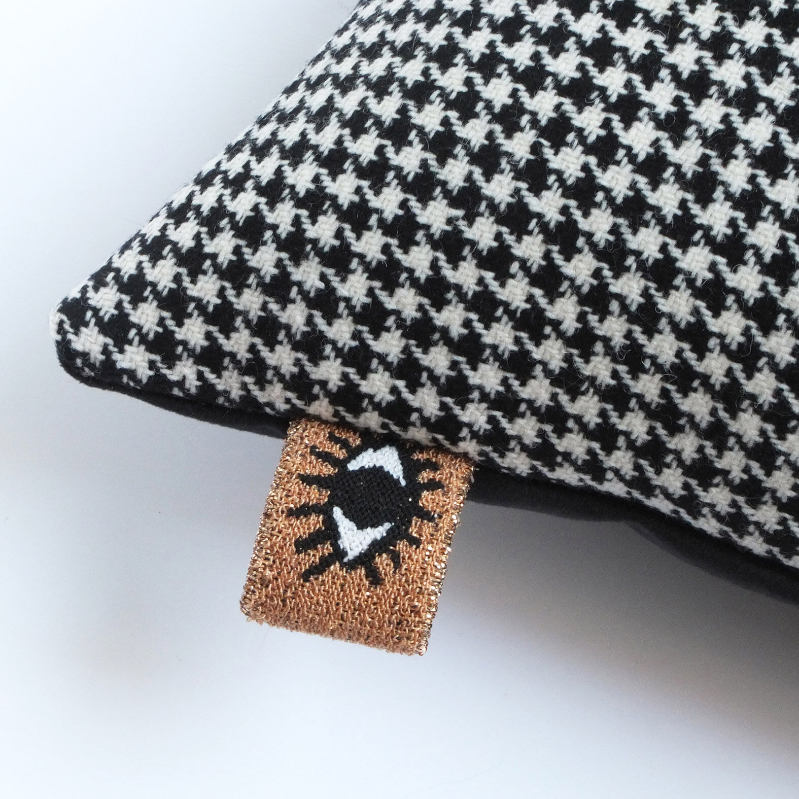 Wool cushion houndstooth graphic