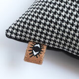 Coussin laine pied de poule graphique