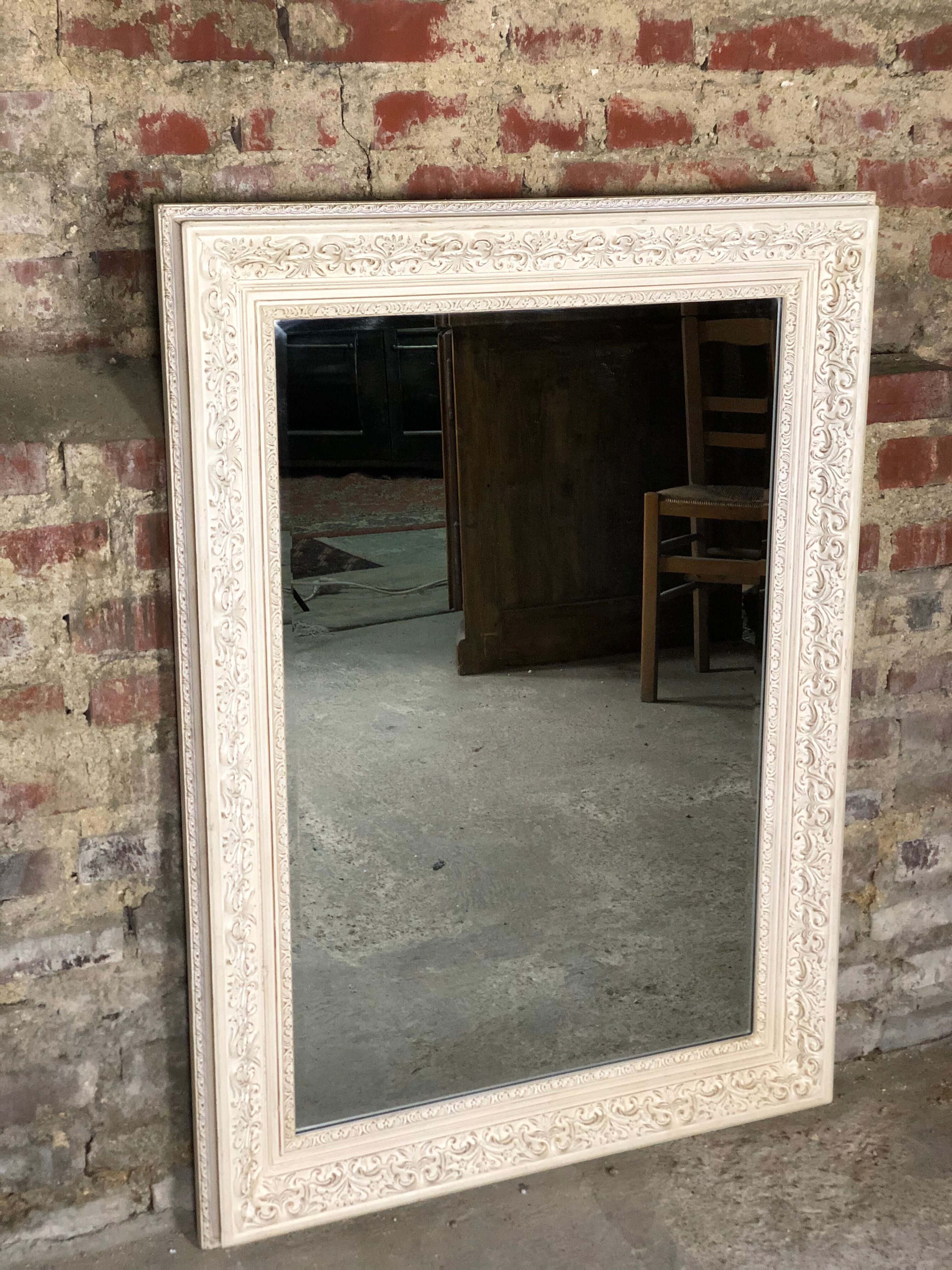 Louis XV-style mirror in wood and white stucctuc and patinated beige