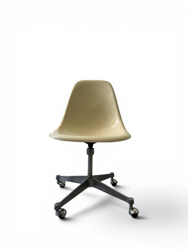 Chaise roue en fibre de verre écru H. Miller pour Mobilier international