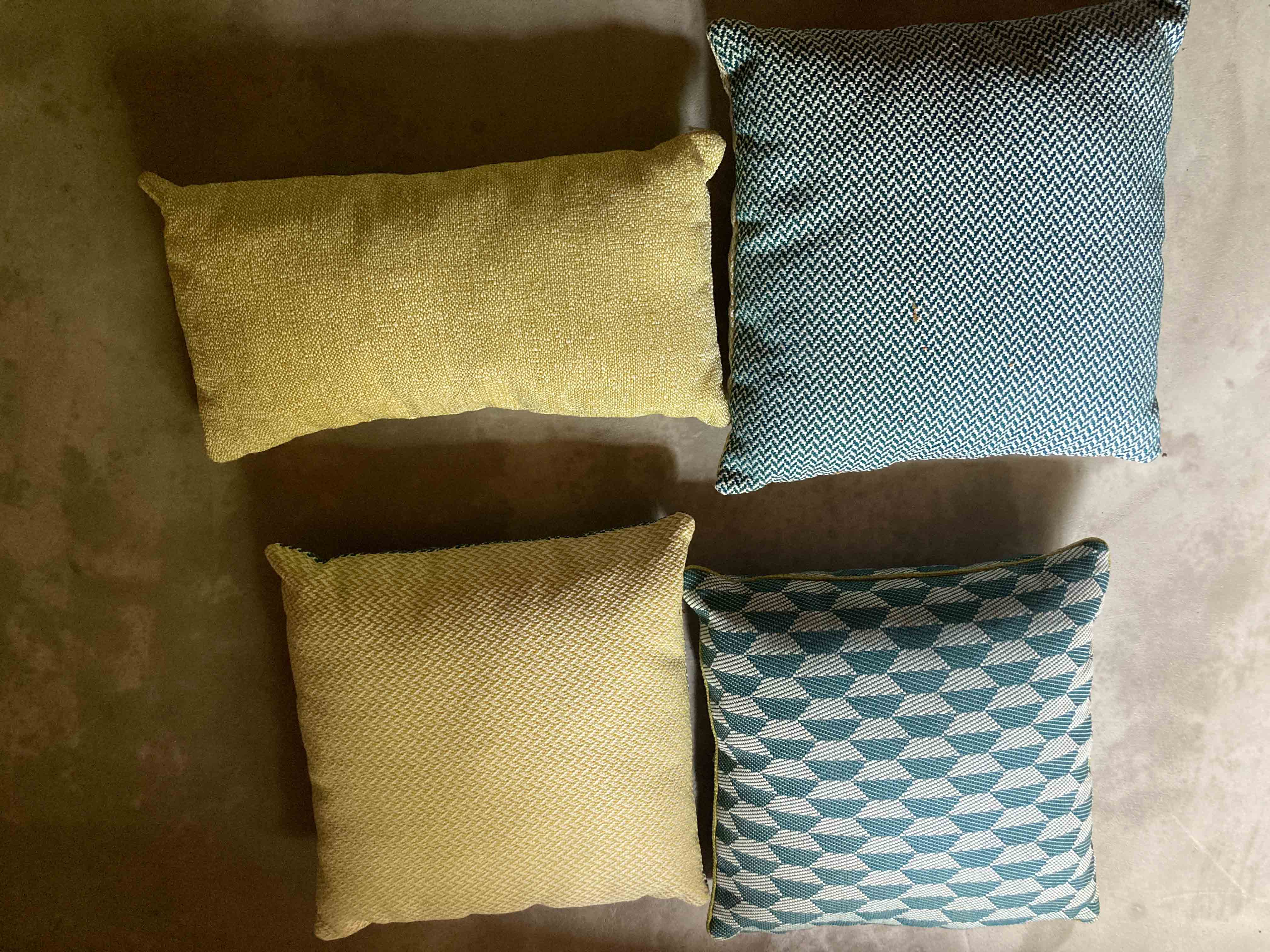 Outdoor cushion set