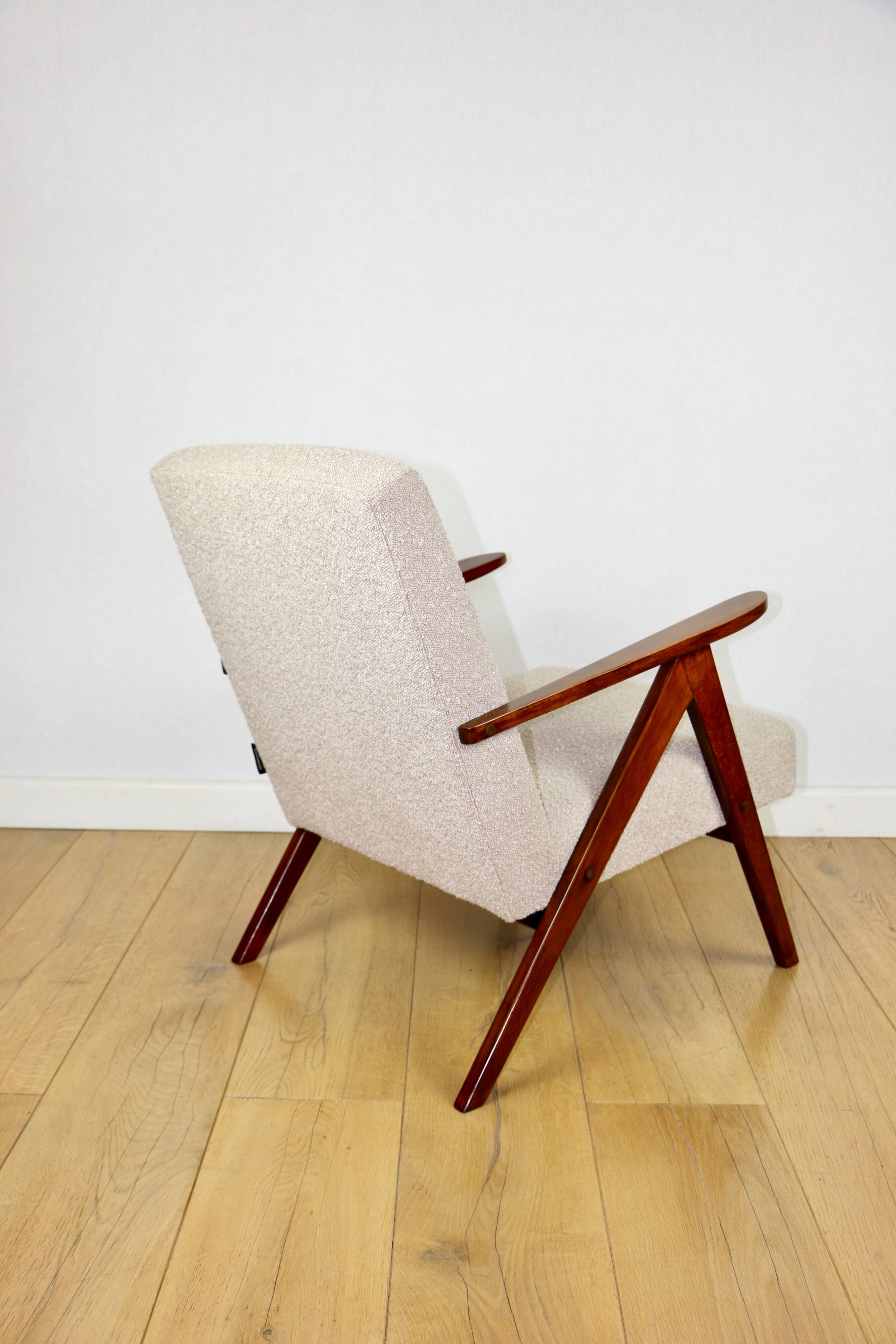 Vintage armchair B-310 VAR beige boucle dark structural wood 1970s - 2 pieces available