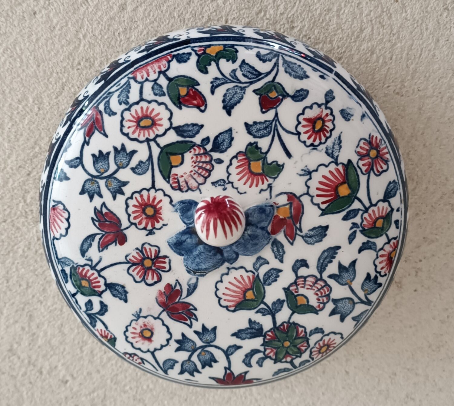 Gien earthenware bonbonnière