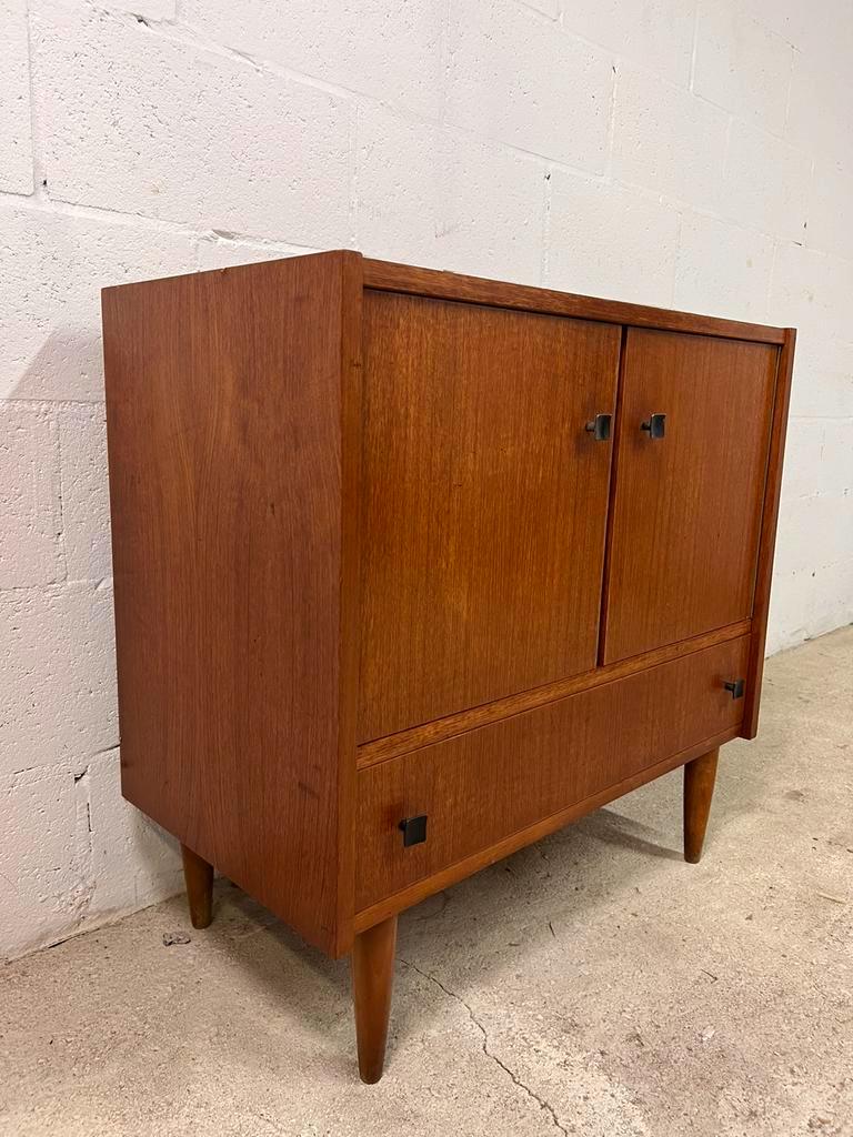 vintage chest of drawers / cabinet