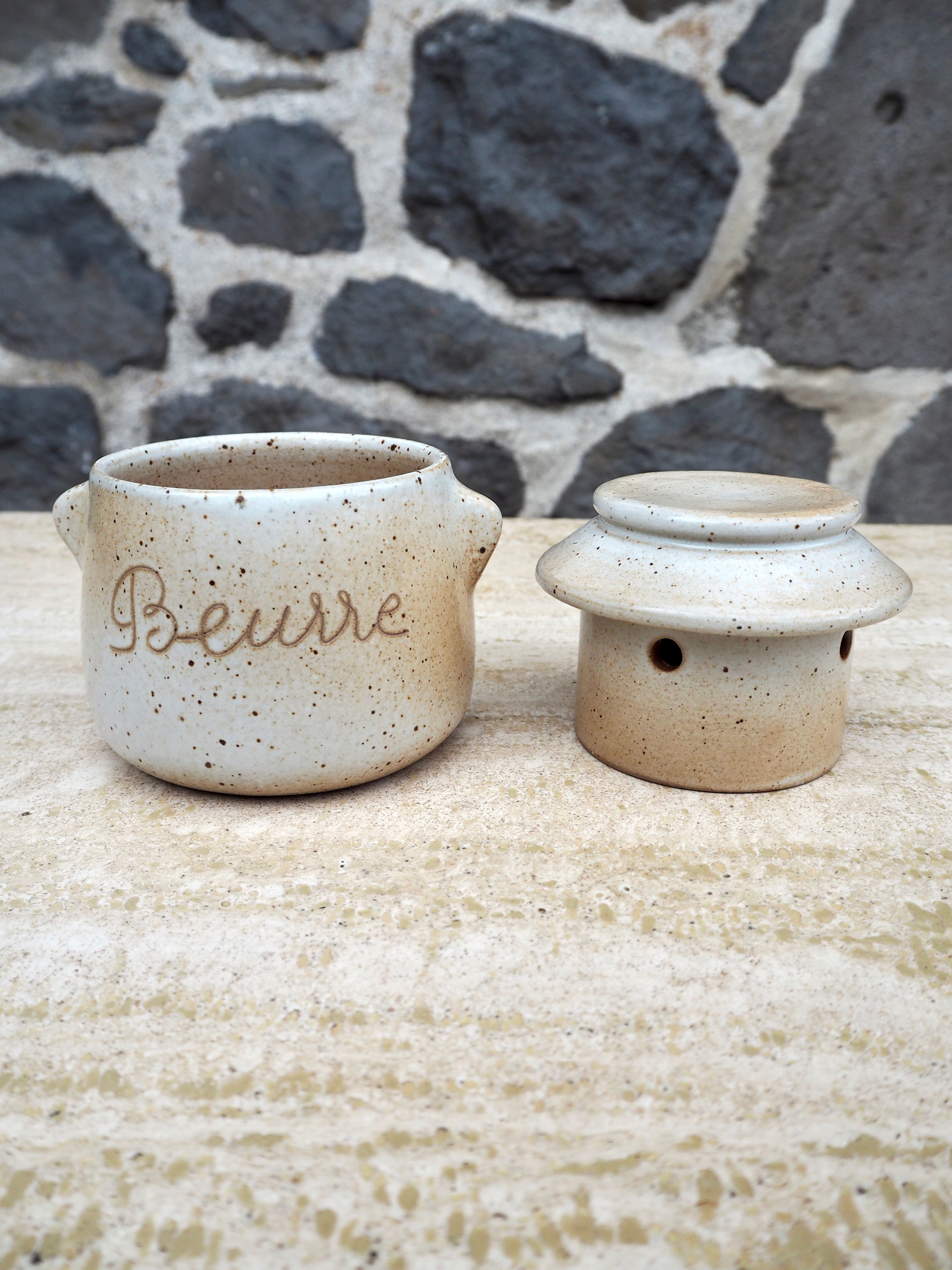 Pot à beurre en grès