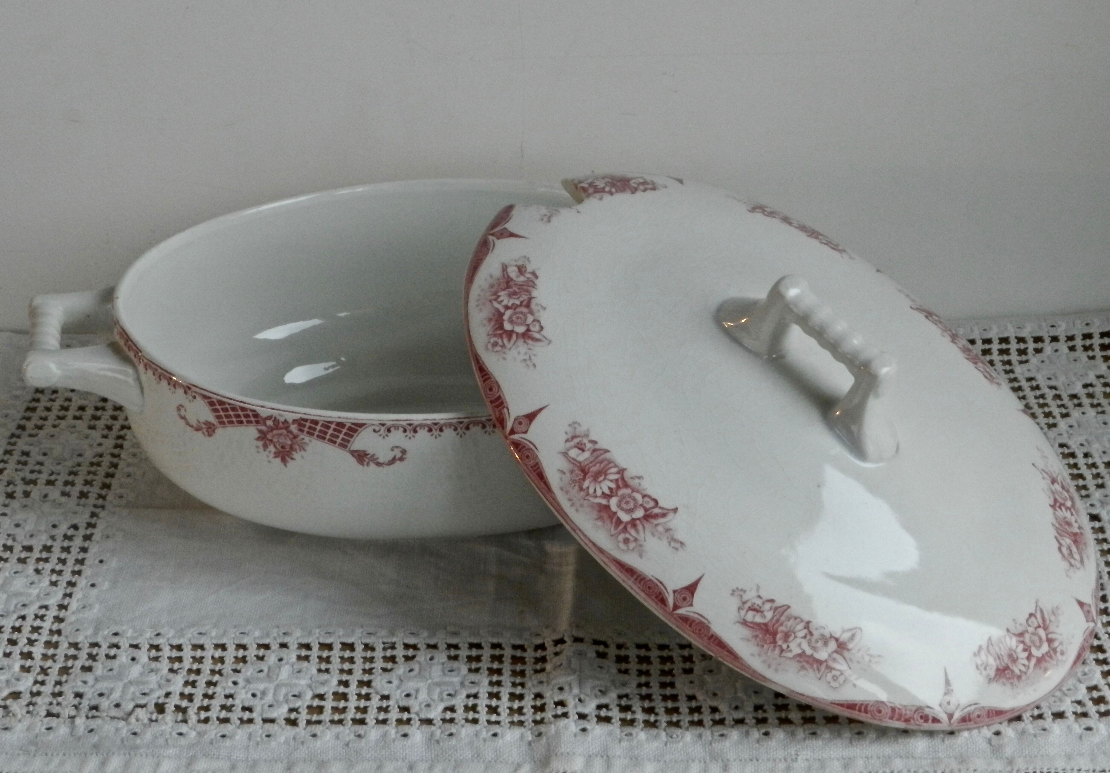 Old tureen Boch La Louvière model Lily pink flowers decor
