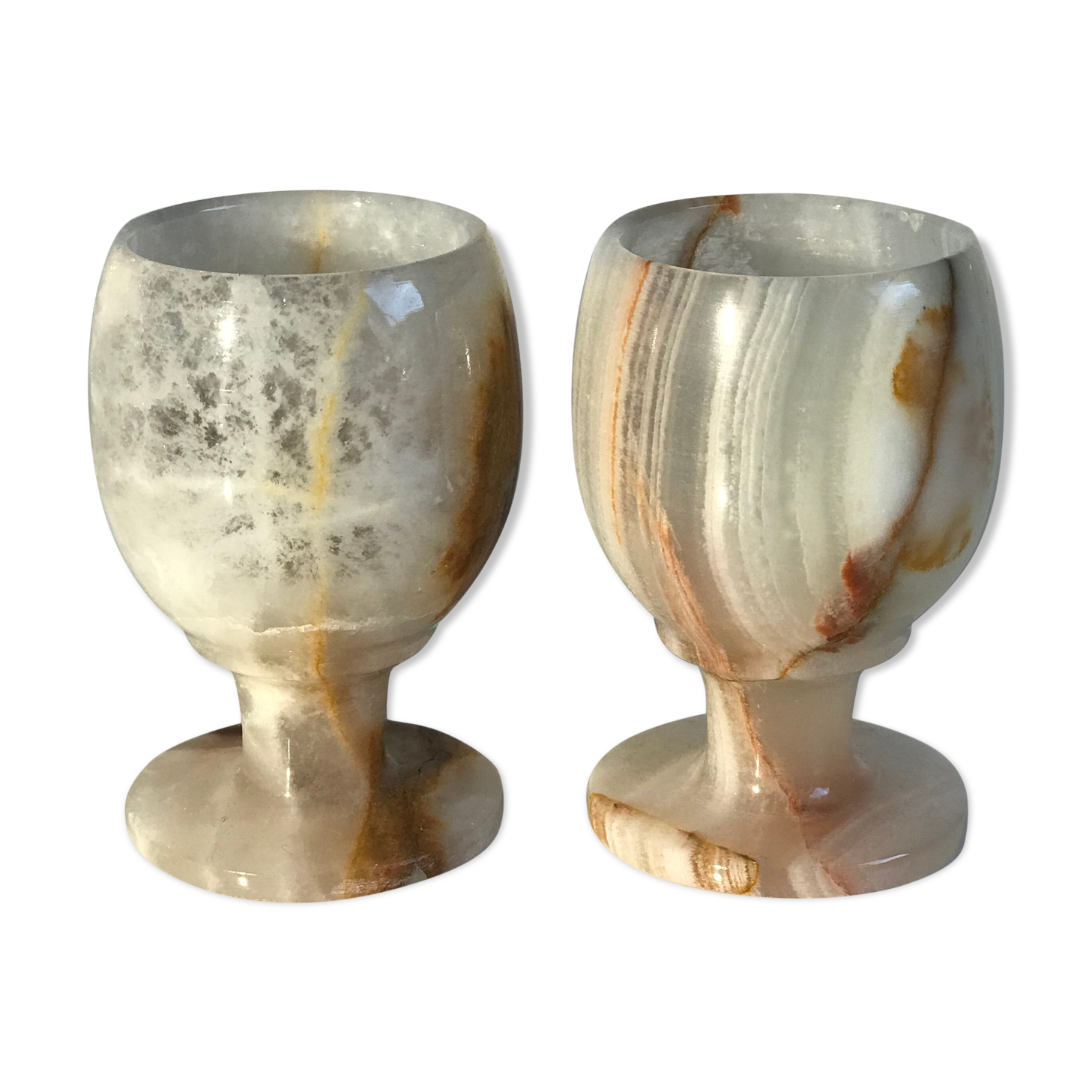 Lot de deux coquetiers en albâtre