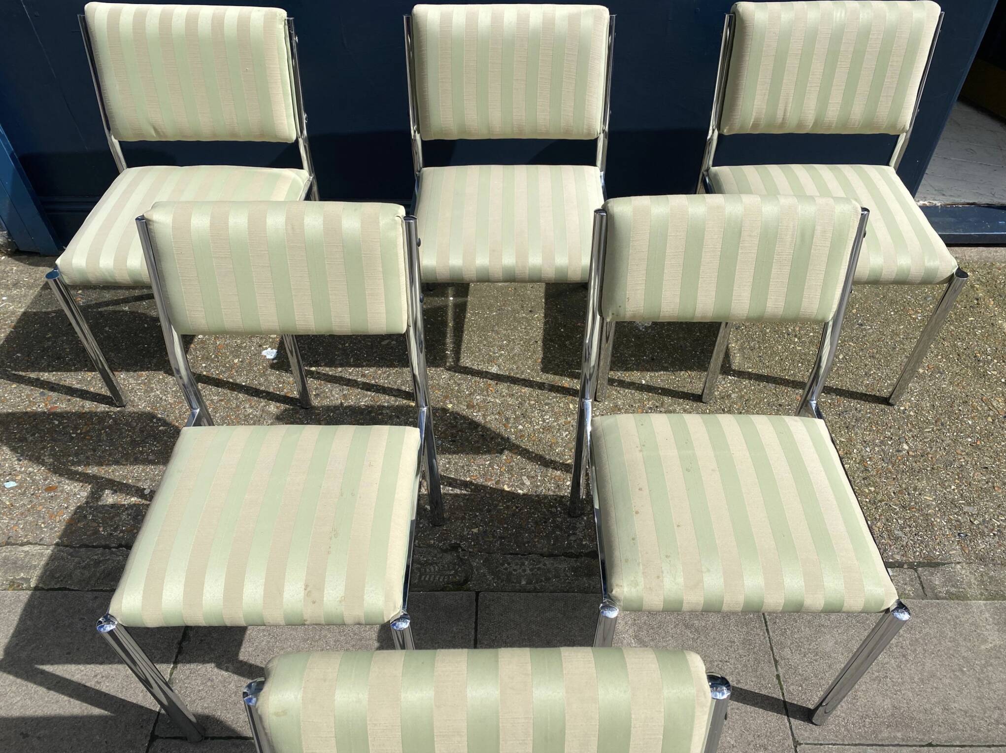 7 chaises de salle à manger chromées des années 1970 Hollywood Regency Modernist Vintage Table Italian